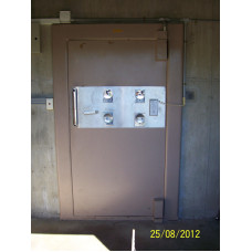 Chubb Cash Bunker Vault Door 101F