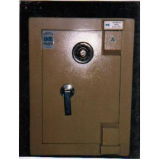 Kelly Safe 001
