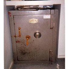 Kelly Safe 007