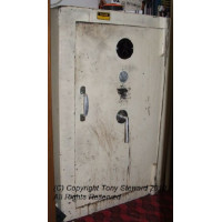 Victoria Safe 011